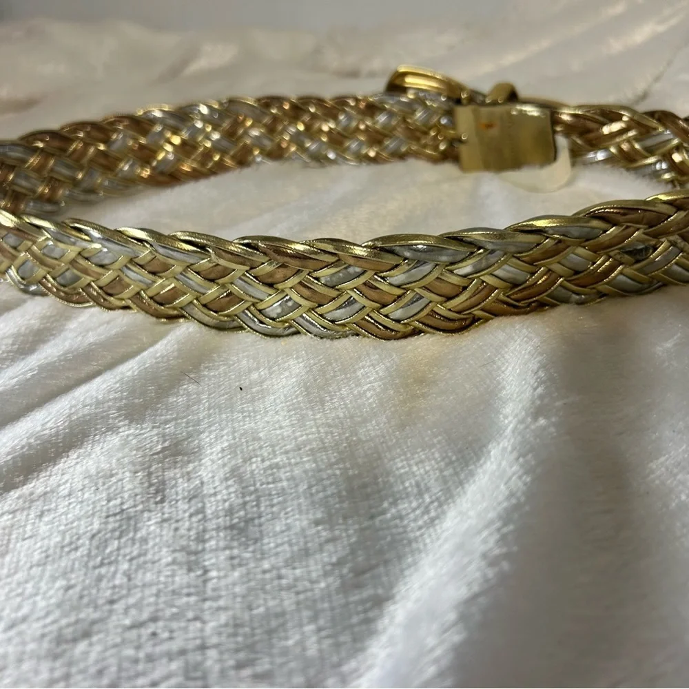 Vintage women’s S/M gold and silver‎ metallic belt. 70s 80s retro look.